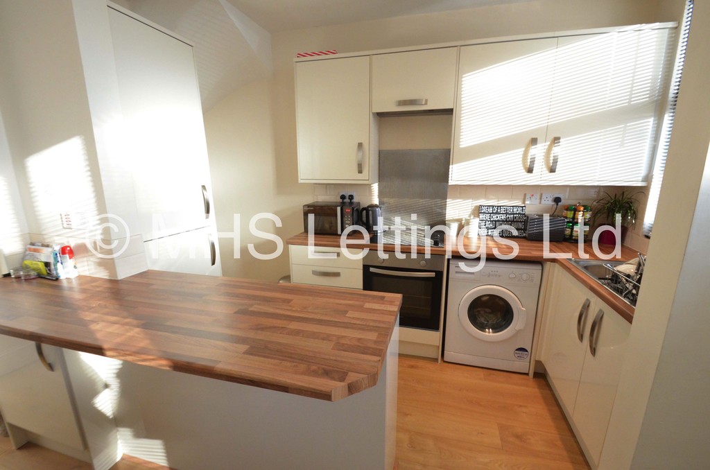 Photo of 3 Bedroom Mid Terraced House in 12 Talbot View, Leeds, LS4 2RQ