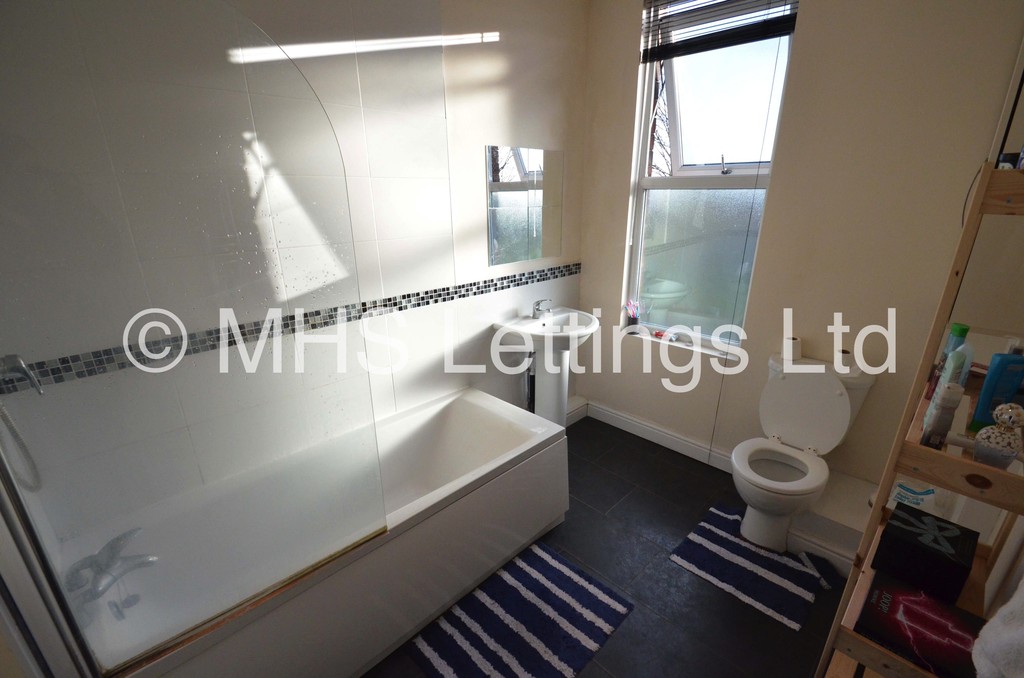 Photo of 3 Bedroom Mid Terraced House in 12 Talbot View, Leeds, LS4 2RQ