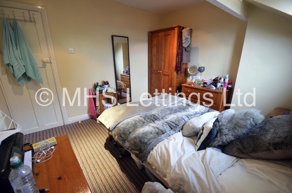 Photo of 3 Bedroom End Terraced House in 29 Welton Grove, Leeds, LS6 1ES
