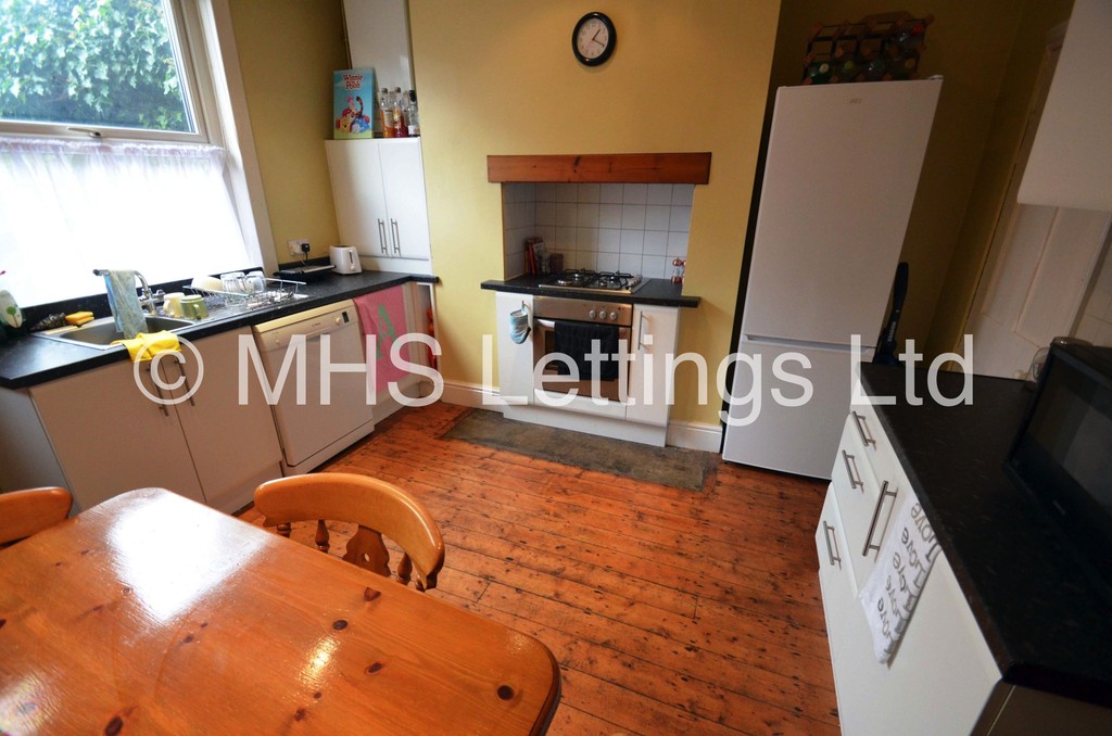 Photo of 3 Bedroom End Terraced House in 29 Welton Grove, Leeds, LS6 1ES