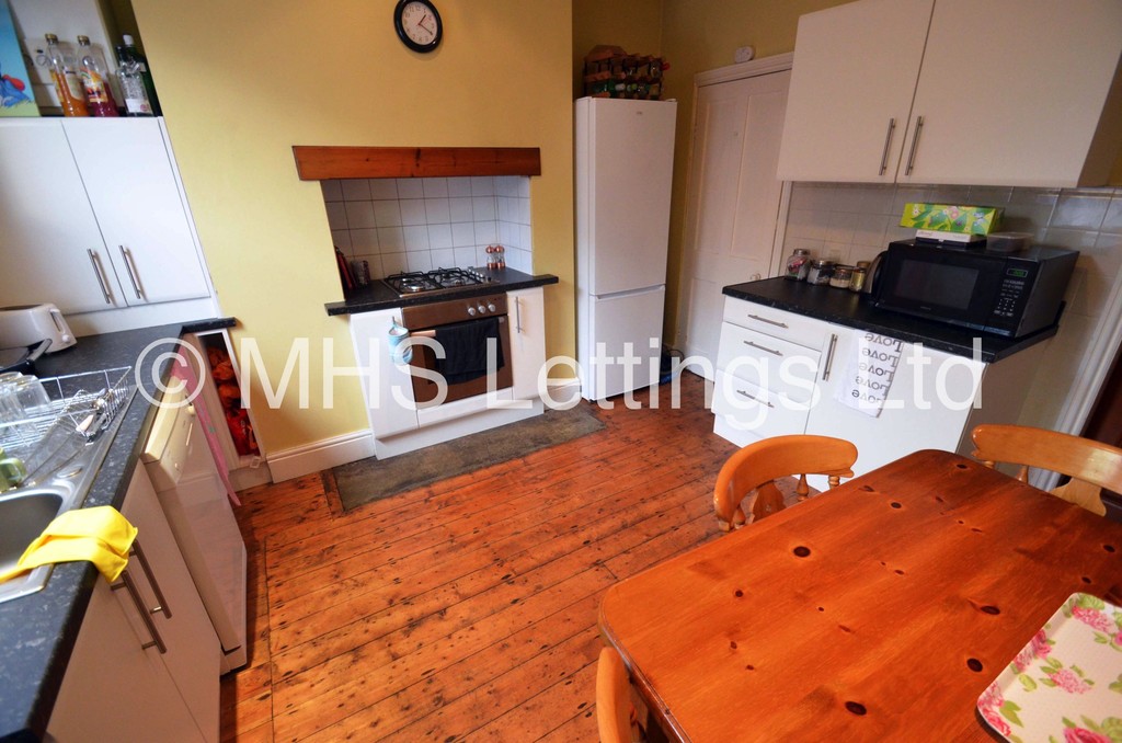 Photo of 3 Bedroom End Terraced House in 29 Welton Grove, Leeds, LS6 1ES