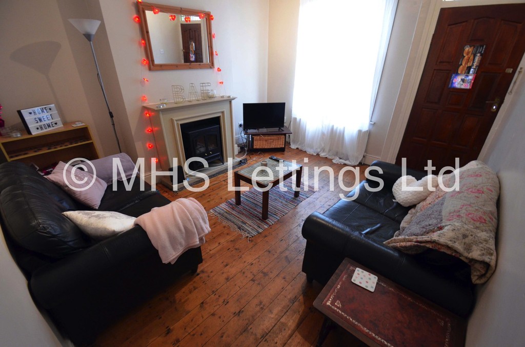 Photo of 3 Bedroom End Terraced House in 29 Welton Grove, Leeds, LS6 1ES