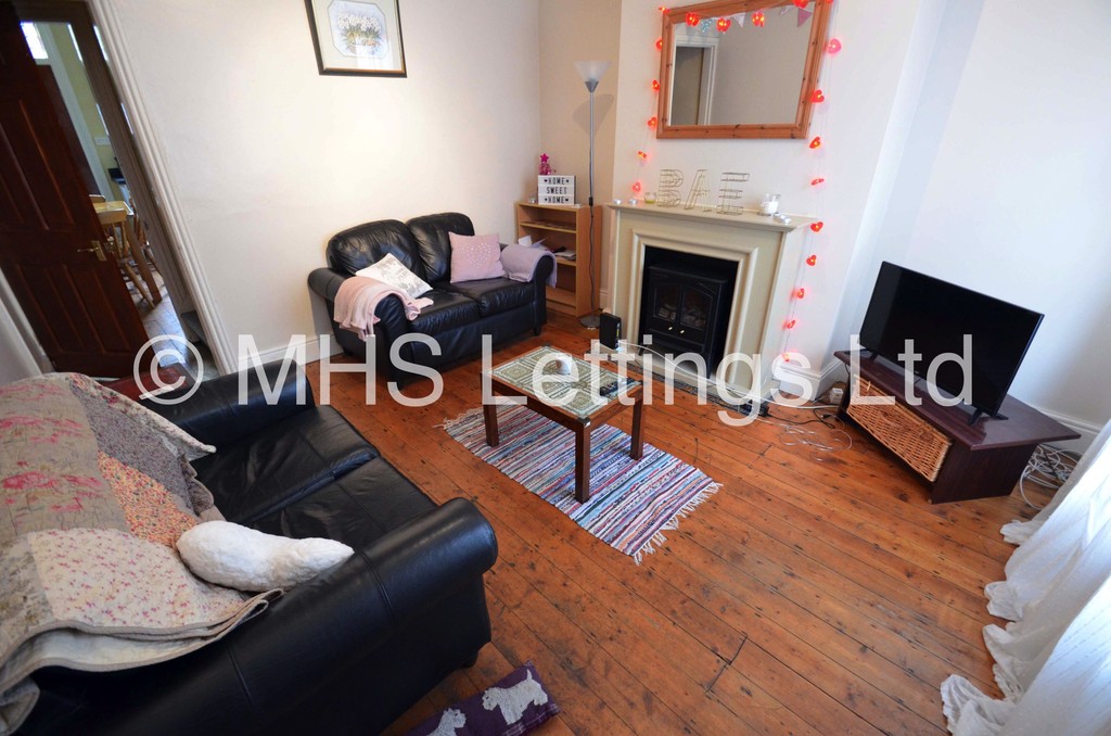Photo of 3 Bedroom End Terraced House in 29 Welton Grove, Leeds, LS6 1ES
