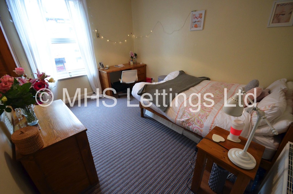 Photo of 3 Bedroom End Terraced House in 29 Welton Grove, Leeds, LS6 1ES