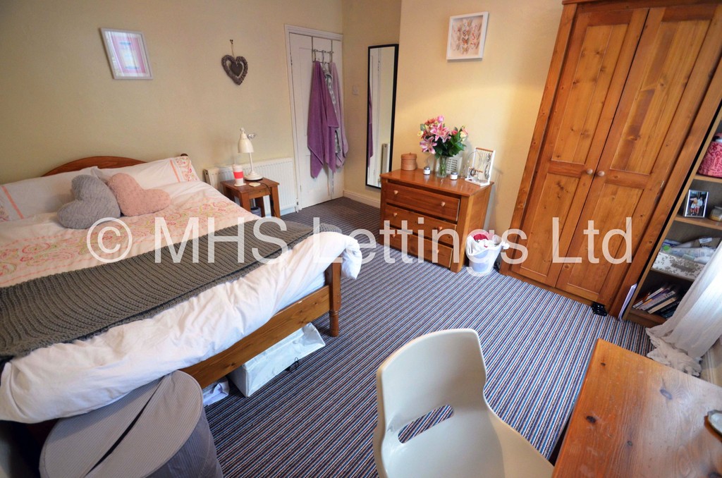 Photo of 3 Bedroom End Terraced House in 29 Welton Grove, Leeds, LS6 1ES