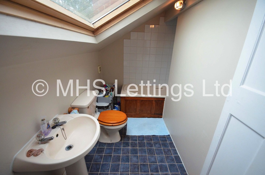 Photo of 3 Bedroom End Terraced House in 29 Welton Grove, Leeds, LS6 1ES