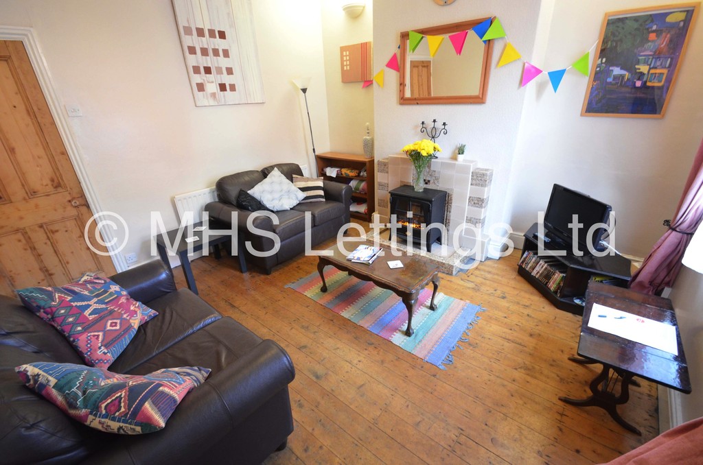 Photo of 3 Bedroom Mid Terraced House in 13 Welton Mount, Leeds, LS6 1ET