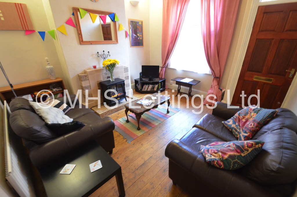 Photo of 3 Bedroom Mid Terraced House in 13 Welton Mount, Leeds, LS6 1ET