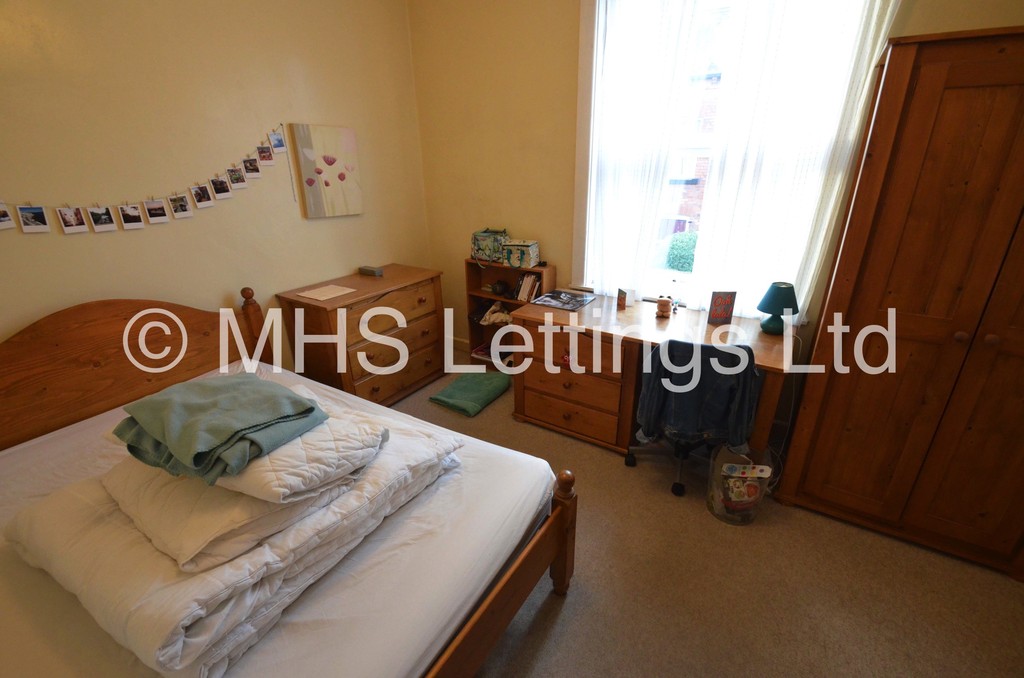 Photo of 3 Bedroom Mid Terraced House in 13 Welton Mount, Leeds, LS6 1ET