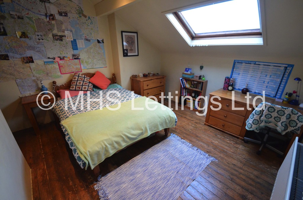 Photo of 3 Bedroom Mid Terraced House in 13 Welton Mount, Leeds, LS6 1ET