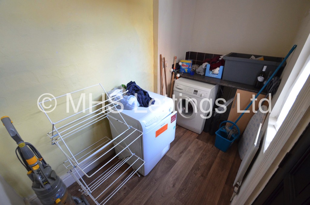 Photo of 4 Bedroom Mid Terraced House in 15 Hessle View, Leeds, LS6 1ER