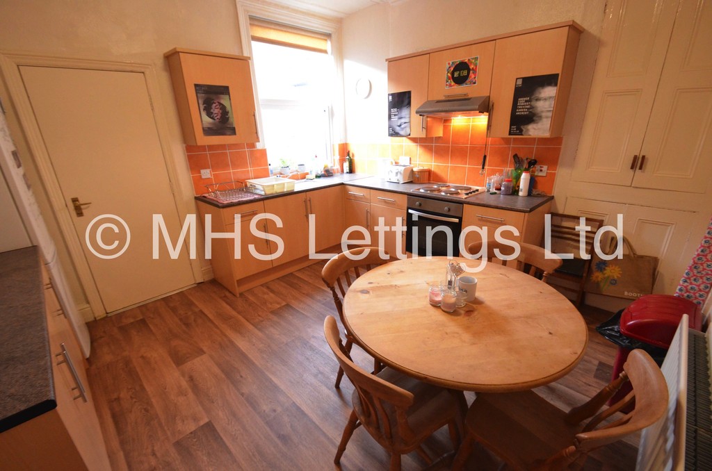 Photo of 4 Bedroom Mid Terraced House in 15 Hessle View, Leeds, LS6 1ER