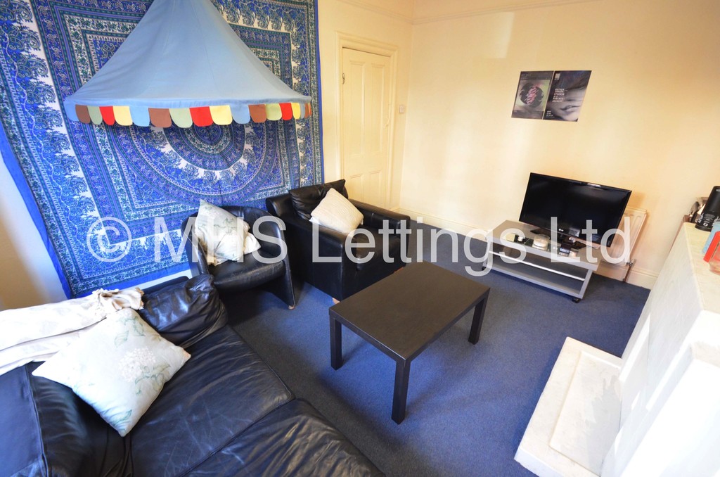 Photo of 4 Bedroom Mid Terraced House in 15 Hessle View, Leeds, LS6 1ER