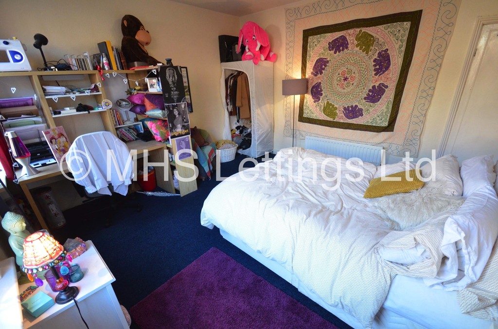 Photo of 4 Bedroom Mid Terraced House in 15 Hessle View, Leeds, LS6 1ER