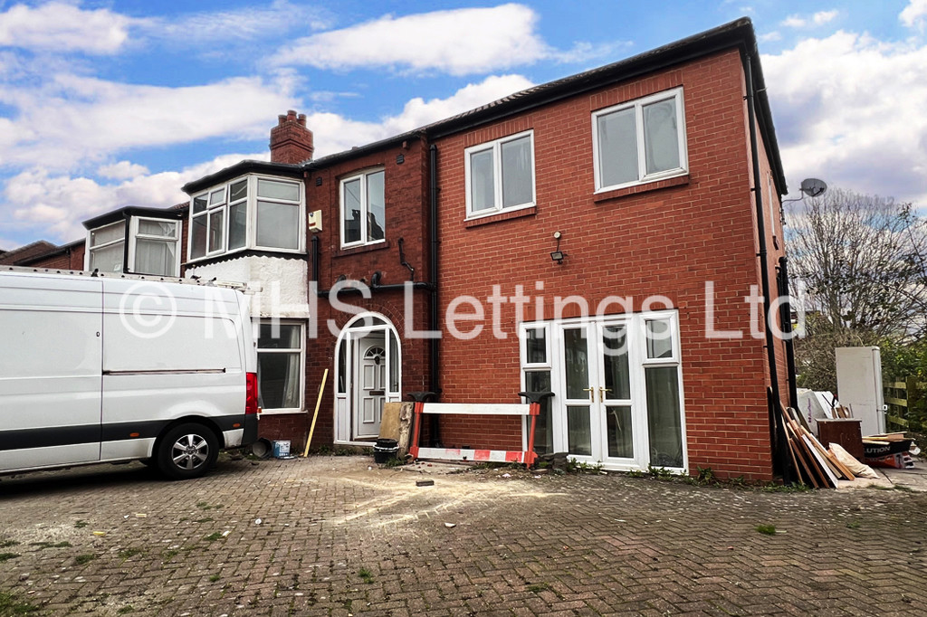 Photo of 6 Bedroom Semi-Detached House in 32 Grimthorpe Terrace, Leeds, LS6 3JS