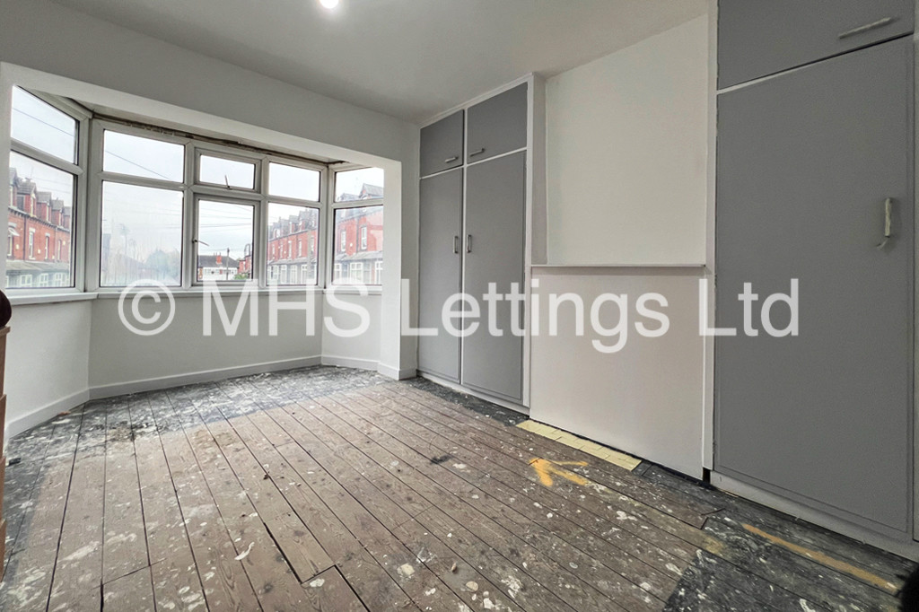 Photo of 6 Bedroom Semi-Detached House in 32 Grimthorpe Terrace, Leeds, LS6 3JS