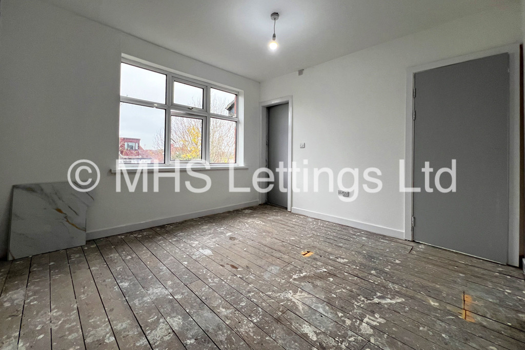 Photo of 6 Bedroom Semi-Detached House in 32 Grimthorpe Terrace, Leeds, LS6 3JS