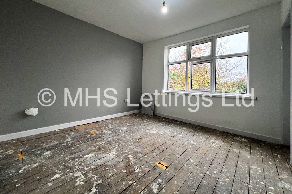 Photo of 6 Bedroom Semi-Detached House in 32 Grimthorpe Terrace, Leeds, LS6 3JS