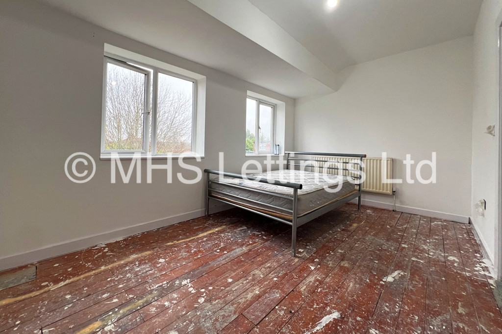 Photo of 6 Bedroom Semi-Detached House in 32 Grimthorpe Terrace, Leeds, LS6 3JS