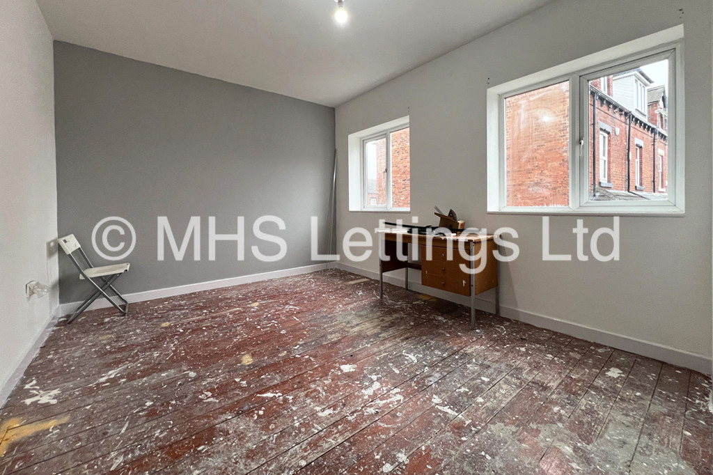 Photo of 6 Bedroom Semi-Detached House in 32 Grimthorpe Terrace, Leeds, LS6 3JS