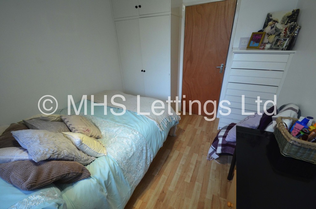 Photo of 3 Bedroom Ground Floor Flat in 15 The Poplars, Leeds, LS6 2BT