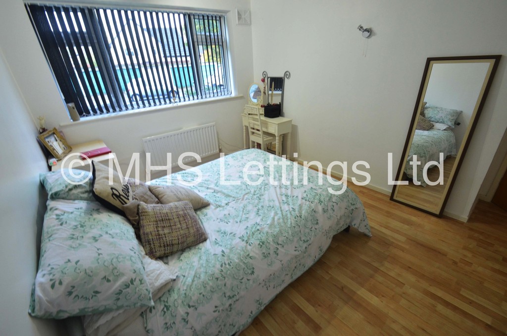 Photo of 3 Bedroom Ground Floor Flat in 15 The Poplars, Leeds, LS6 2BT