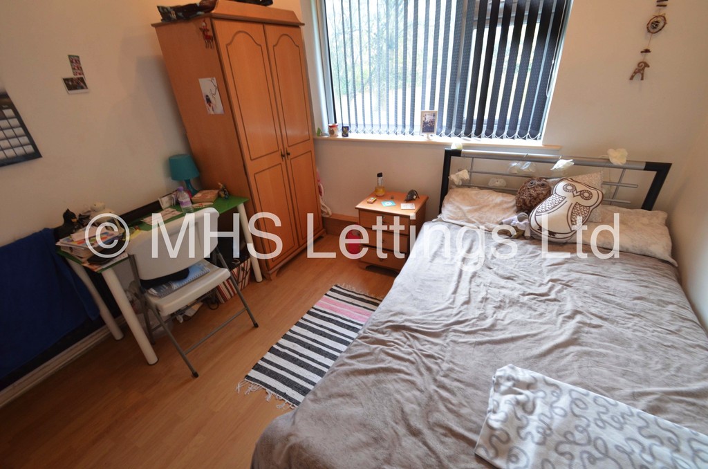 Photo of 3 Bedroom Apartment in 20 The Poplars, Leeds, LS6 2BT