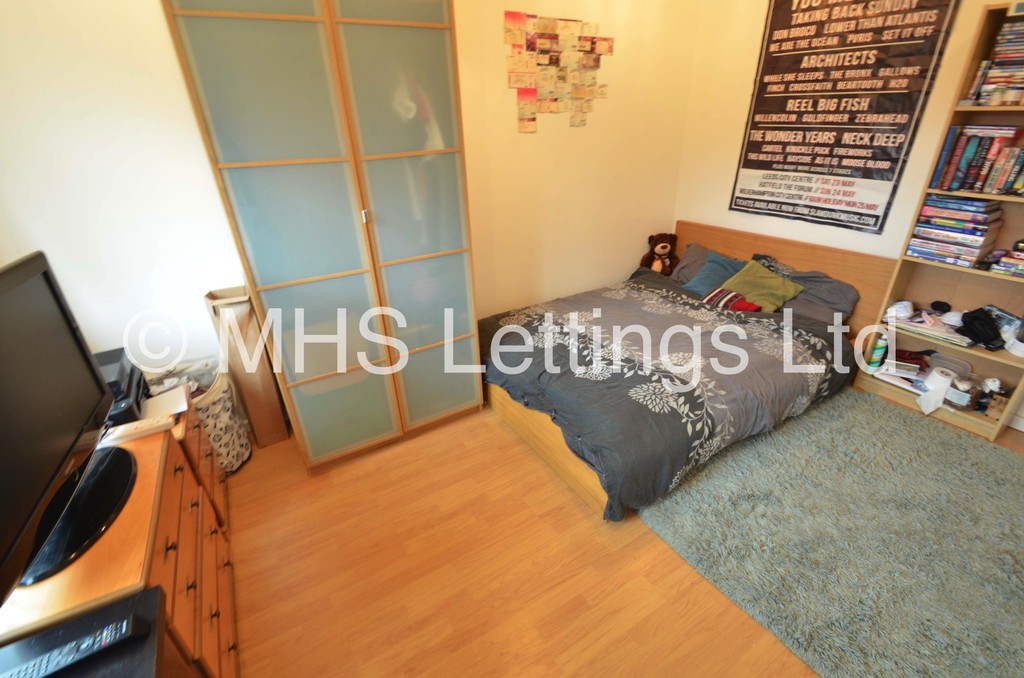 Photo of 3 Bedroom Apartment in 20 The Poplars, Leeds, LS6 2BT