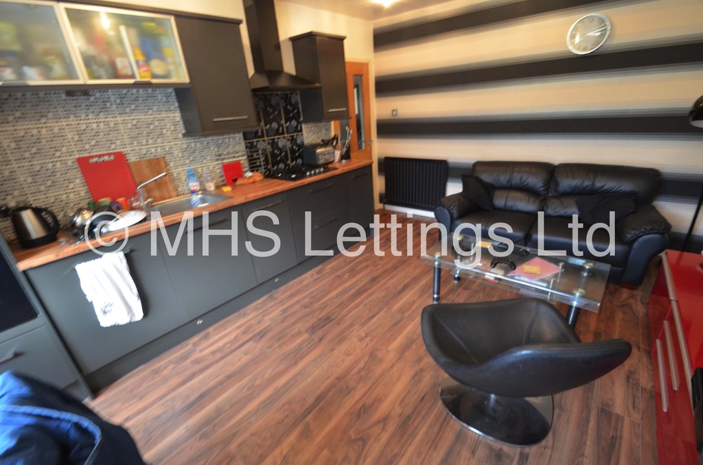 Photo of 3 Bedroom Apartment in 20 The Poplars, Leeds, LS6 2BT