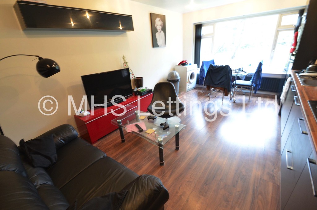 Photo of 3 Bedroom Apartment in 20 The Poplars, Leeds, LS6 2BT