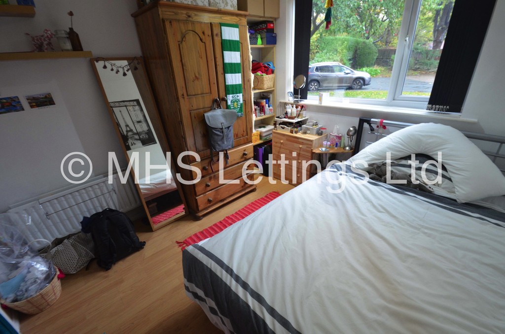 Photo of 3 Bedroom Ground Floor Flat in 27 The Poplars, Leeds, LS6 2BT