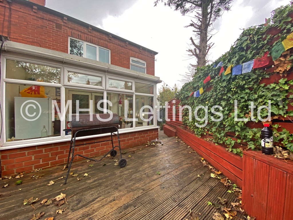 Photo of 6 Bedroom Semi-Detached House in 1 Mayville Road, Leeds, LS6 1NF