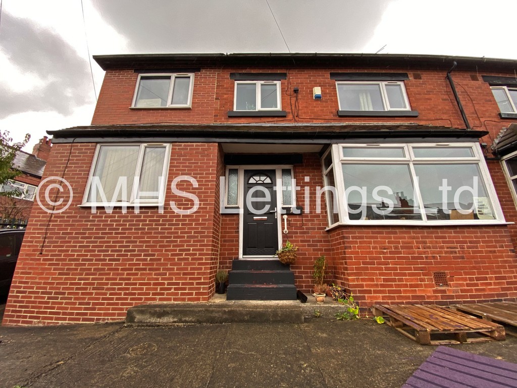 Photo of 6 Bedroom Semi-Detached House in 1 Mayville Road, Leeds, LS6 1NF