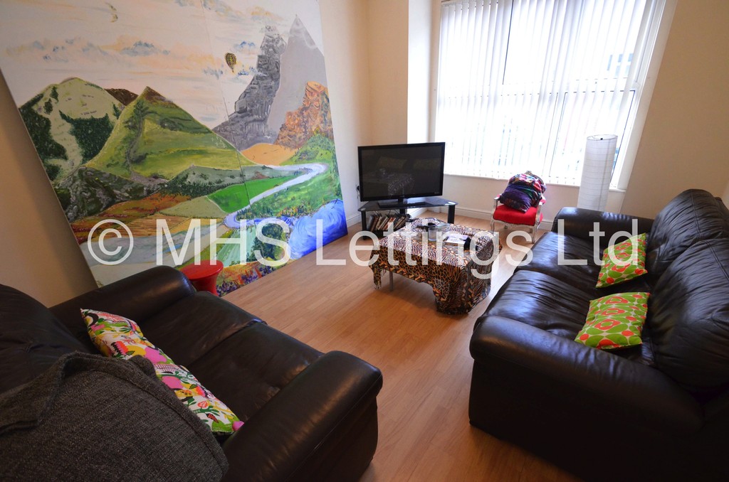 Photo of 4 Bedroom Mid Terraced House in 4 Welton Mount, Leeds, LS6 1ET