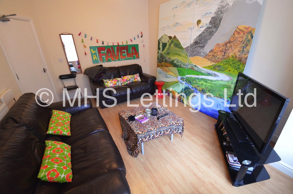 Photo of 4 Bedroom Mid Terraced House in 4 Welton Mount, Leeds, LS6 1ET