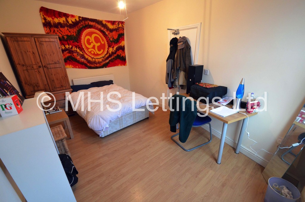 Photo of 4 Bedroom Mid Terraced House in 4 Welton Mount, Leeds, LS6 1ET