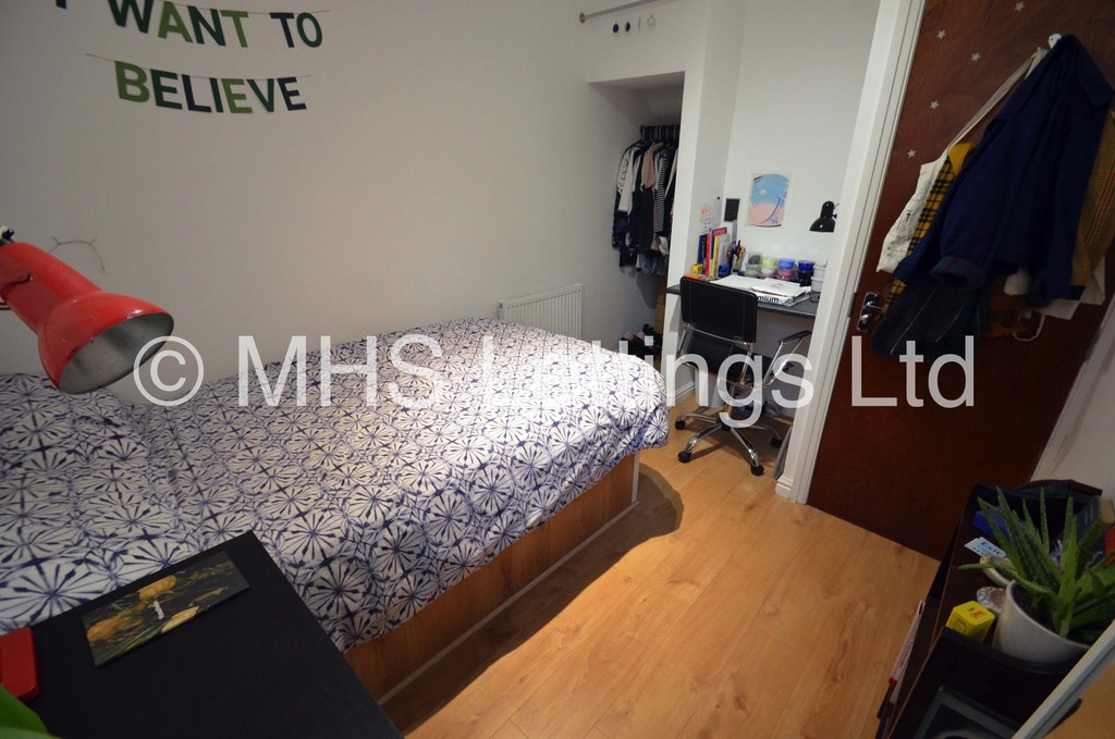 Photo of 5 Bedroom End Terraced House in 6 Cliff Mount Terrace, Leeds, LS6 2HR