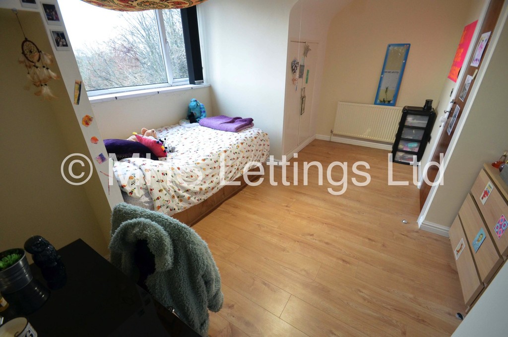 Photo of 5 Bedroom End Terraced House in 6 Cliff Mount Terrace, Leeds, LS6 2HR