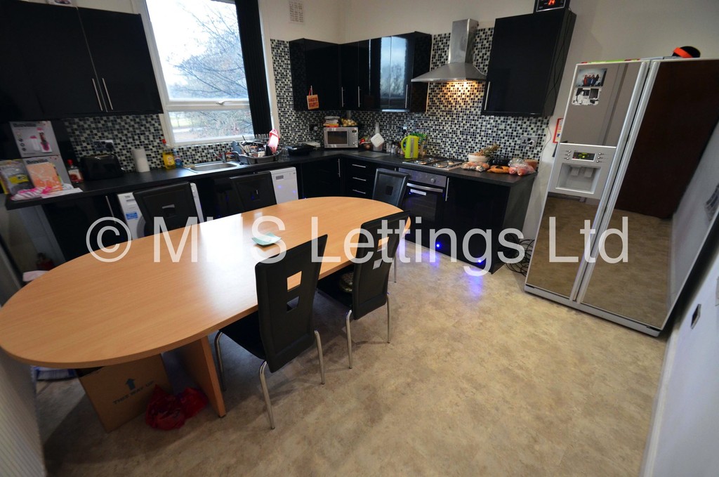 Photo of 5 Bedroom End Terraced House in 6 Cliff Mount Terrace, Leeds, LS6 2HR