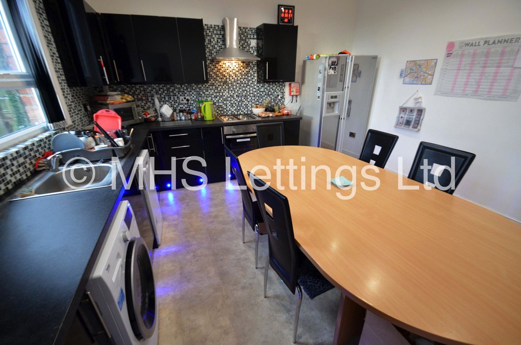 Photo of 5 Bedroom End Terraced House in 6 Cliff Mount Terrace, Leeds, LS6 2HR