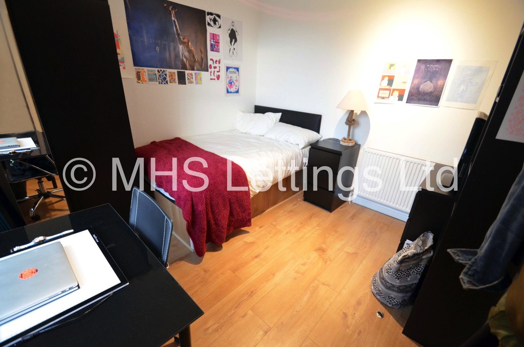 Photo of 5 Bedroom End Terraced House in 6 Cliff Mount Terrace, Leeds, LS6 2HR