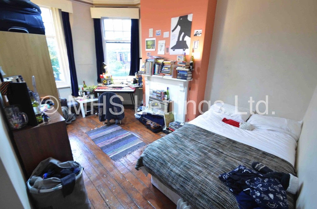 Photo of 10 Bedroom Mid Terraced House in 22 Regent Park Avenue, Leeds, LS6 2AU