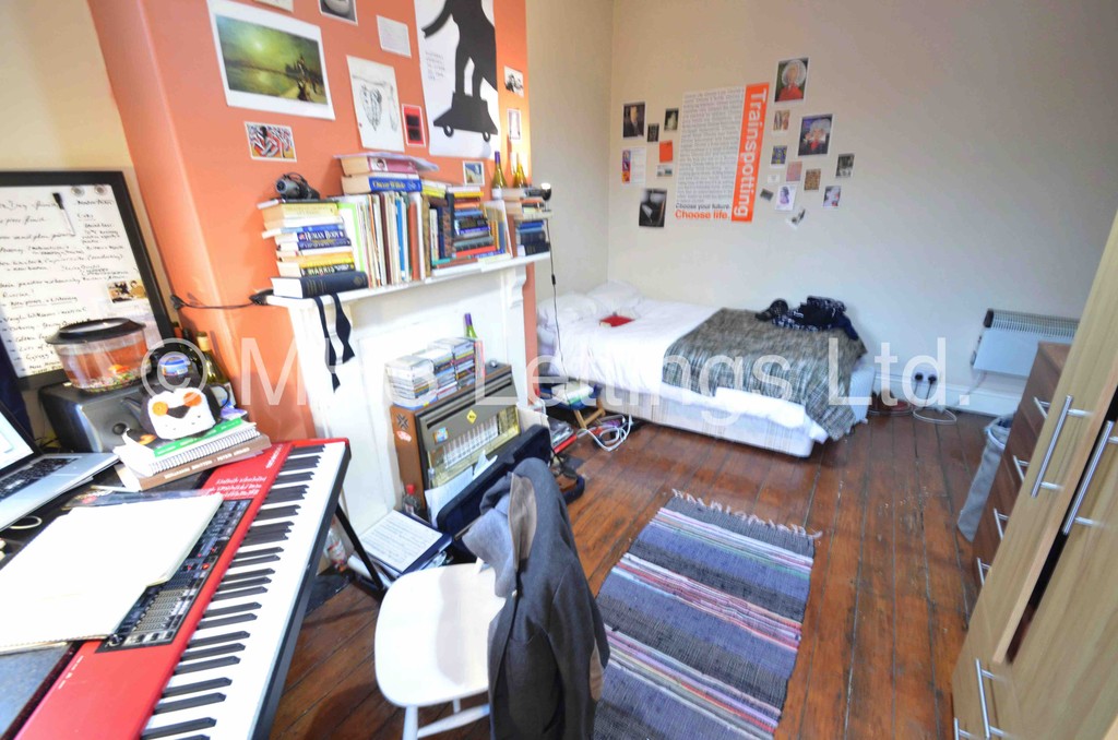 Photo of 10 Bedroom Mid Terraced House in 22 Regent Park Avenue, Leeds, LS6 2AU