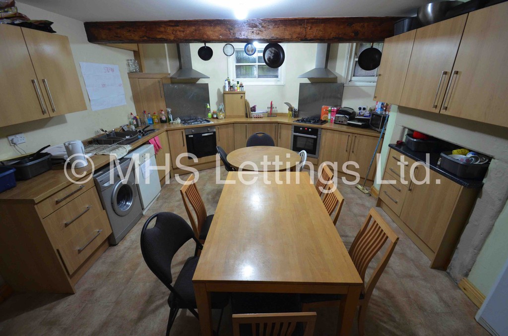 Photo of 10 Bedroom Mid Terraced House in 22 Regent Park Avenue, Leeds, LS6 2AU