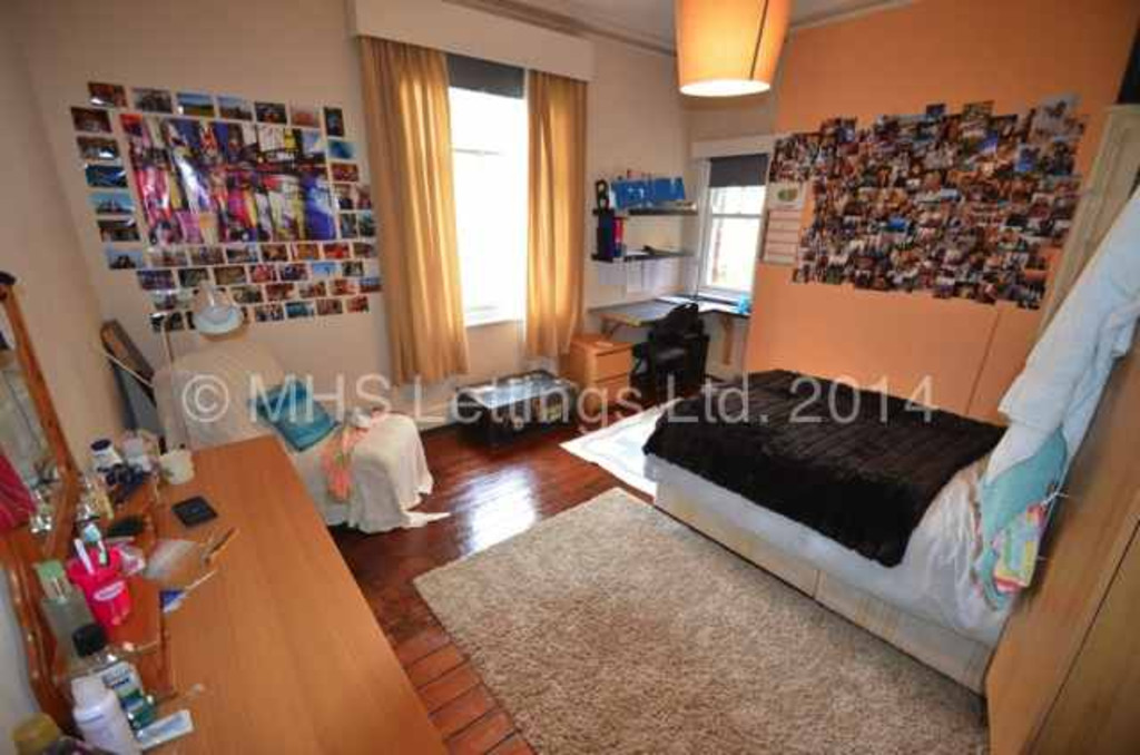 Photo of 10 Bedroom Mid Terraced House in 22 Regent Park Avenue, Leeds, LS6 2AU