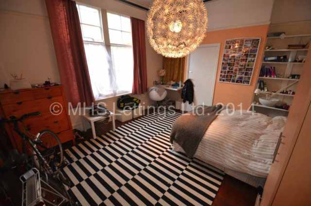 Photo of 10 Bedroom Mid Terraced House in 22 Regent Park Avenue, Leeds, LS6 2AU