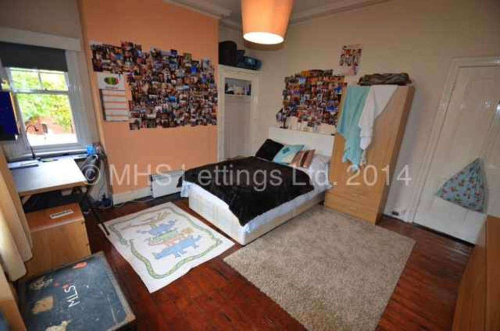 Photo of 10 Bedroom Mid Terraced House in 22 Regent Park Avenue, Leeds, LS6 2AU