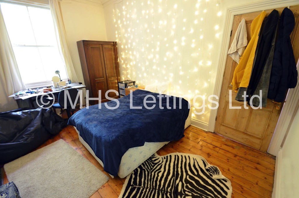 Photo of 8 Bedroom Mid Terraced House in 41 Regent Park Terrace, Leeds, LS6 2AX