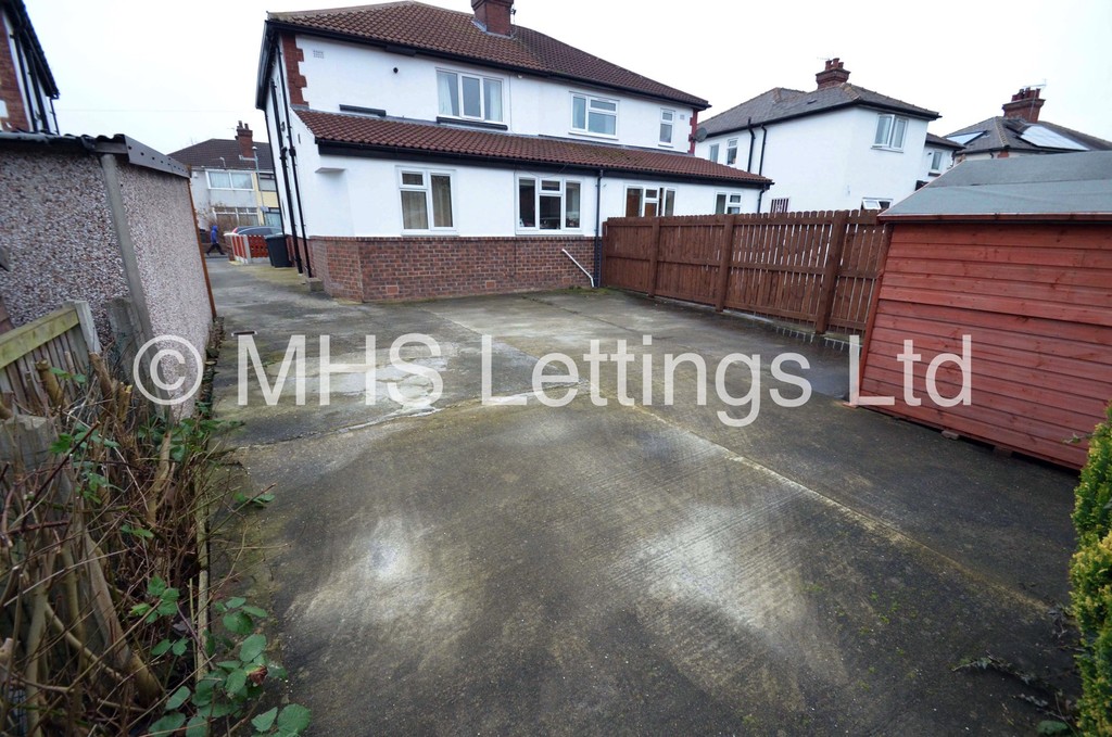 Photo of 5 Bedroom Semi-Detached House in 38 Newport View, Leeds, LS6 3BX