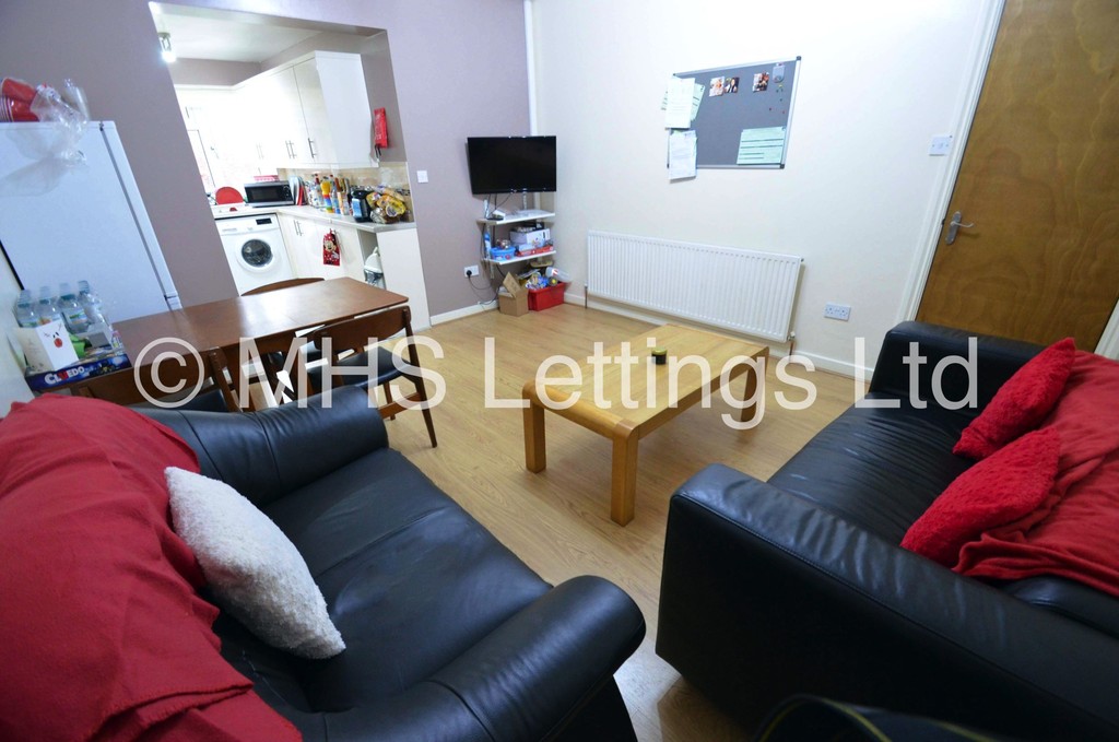 Photo of 5 Bedroom Semi-Detached House in 38 Newport View, Leeds, LS6 3BX